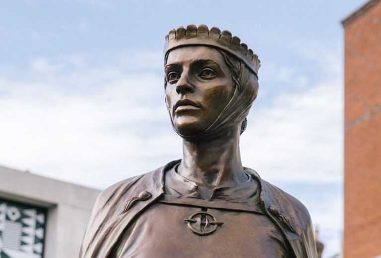 Licoricia of Winchester was a Jewish businesswoman who lent money to many medieval figures including royalty.