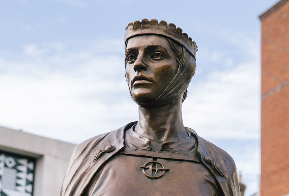 Licoricia of Winchester was a Jewish businesswoman who lent money to many medieval figures including royalty.